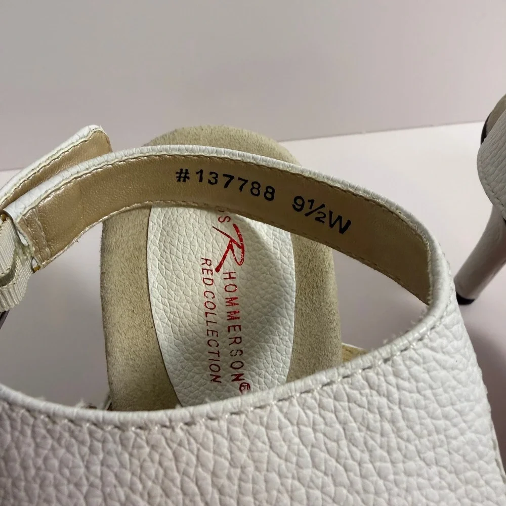 Ros Hommerson Red Collection White Pebbled Leather Buckle Sandals‎ 137788 9.5W
